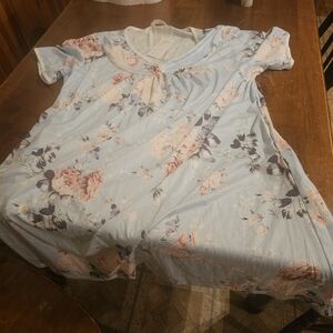 Aviier Nightgown Floral Size XXL. Nwt